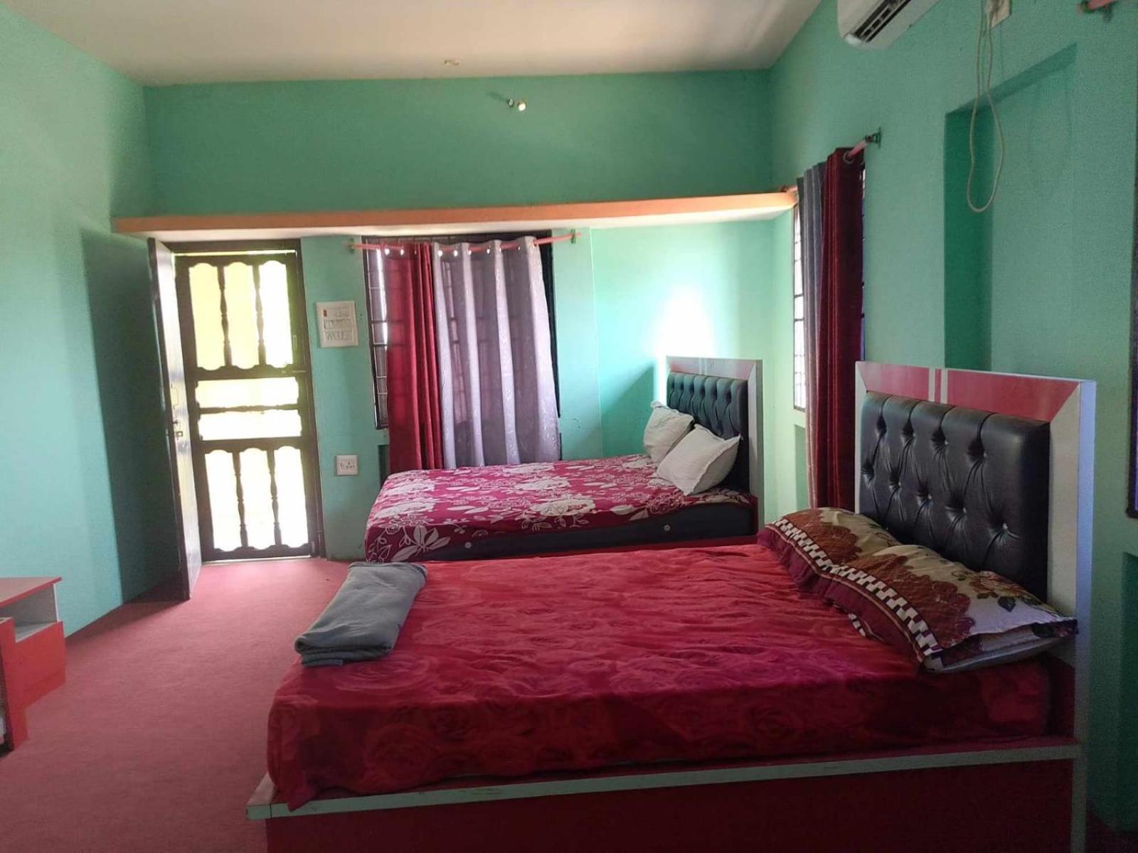 Subha Laxmi Hotel & Lodge Bahāsi 外观 照片